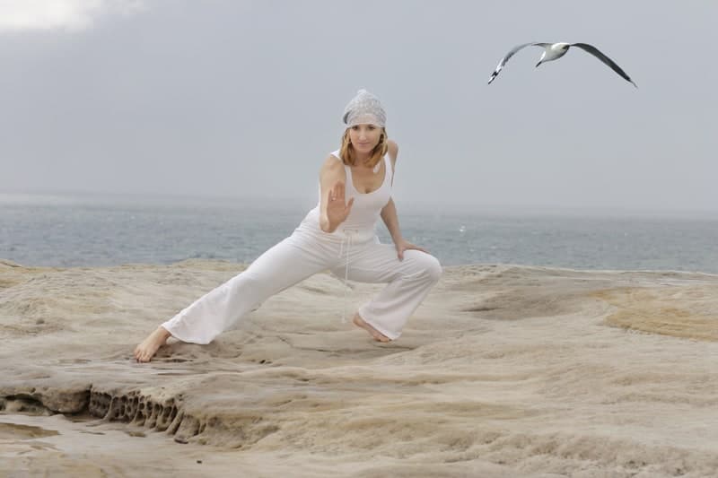 Woman doing Tai Chi lunge